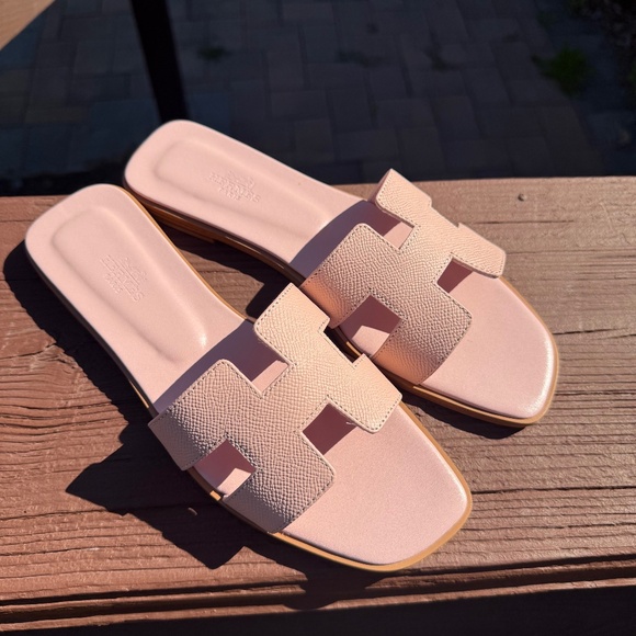 Hermès Oran Pink Leather Sandals - Picture 1 of 6